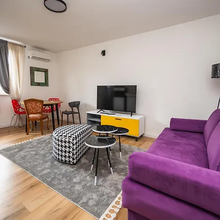 Apartament Bright And Colorful 1bdr In The Center *