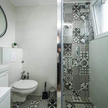 Bright And Colorful 1bdr In The Center Σαράγεβο