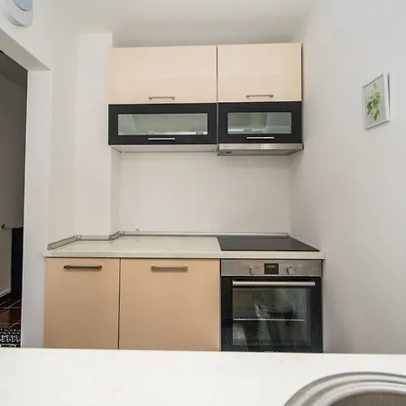 Bright And Colorful 1bdr In The Center Apartament Sarajewo