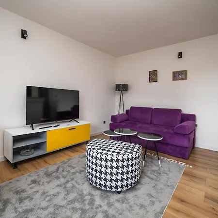 Apartment Bright And Colorful 1bdr In The Center *