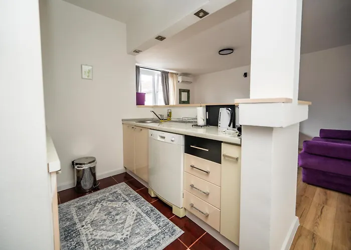 Bright And Colorful 1bdr In The Center Sarajewo