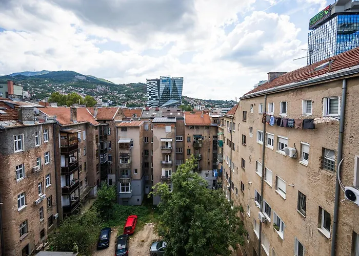 Bright And Colorful 1bdr In The Center