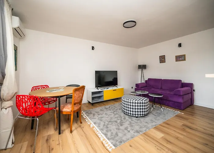 Apartament Bright And Colorful 1bdr In The Center