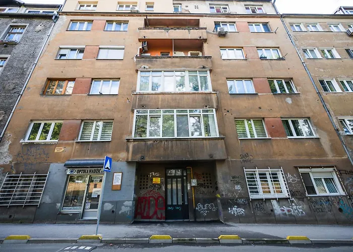 Apartament Bright And Colorful 1bdr In The Center